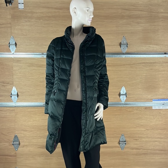 Pre-Owned 1 Madison Green Puffer Coat, Down and Waterfowl feather insulation. - Picture 3 of 16